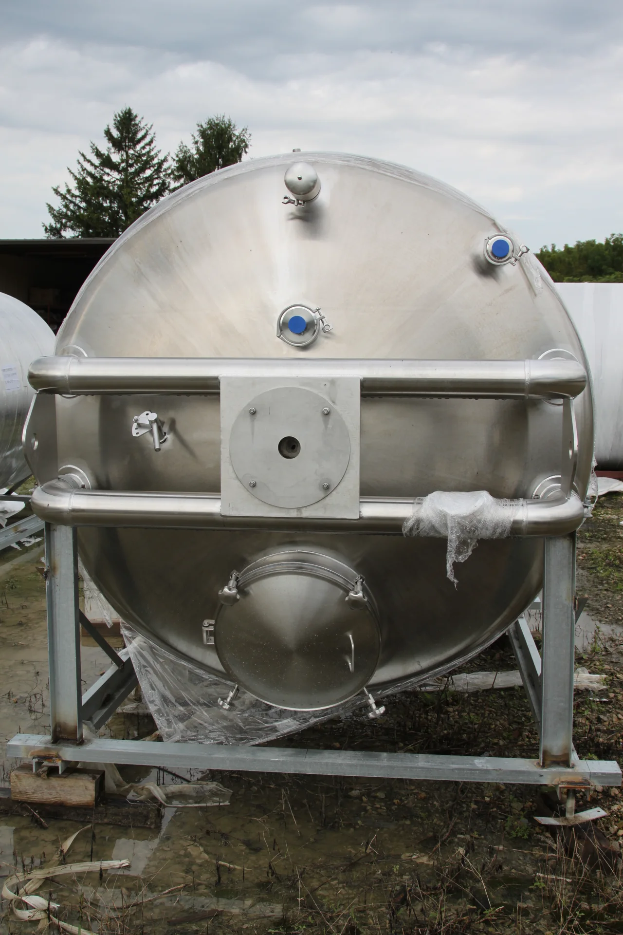 1,000 Gal Jacketed Process Tank w/ Pipe Bridge & Anchor — product image 2 of 3