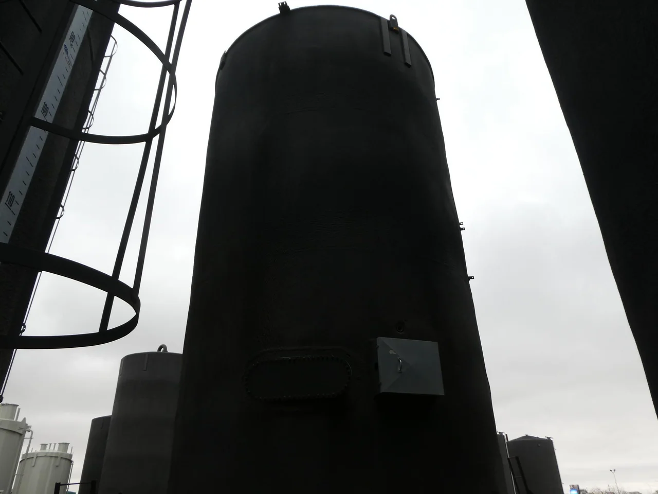 New 1000 BBL Internally Coated Storage Tanks — product image 3 of 6