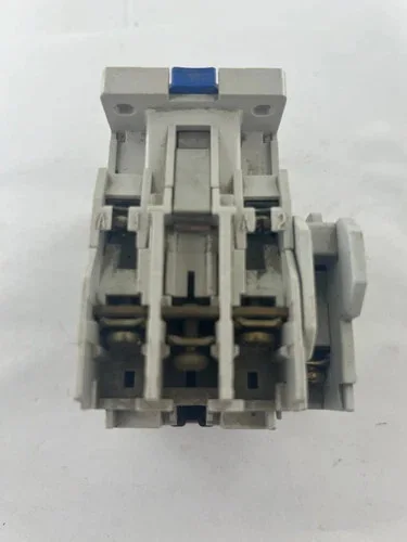 Cutler-Hammer CE15DNS3 Series B1 Freedom Series IEC Contactor with 120V Coil — product image 3 of 4