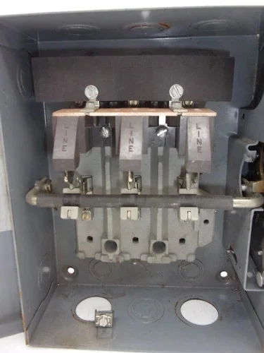 Cutler-Hammer DU361U Heavy Duty Safety Switch 30A 600V 3P Non-Fusible NEMA 1 — product image 4 of 8