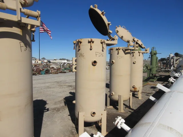 National Tank Company Vertical Filter Vessel 26" x 4'6" 150 PSI — product image 2 of 9