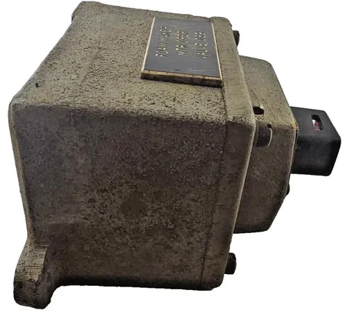 Crouse-Hinds DSD918 S153 M70 Front Operated Cover with Red Pushbutton Assembly, 600VAC — product image 7 of 8