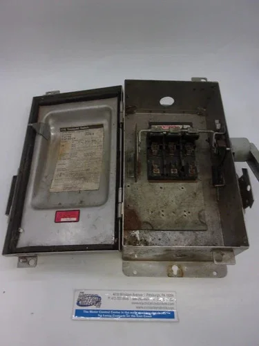 ITE F321SS Heavy Duty Enclosed Fusible Safety Switch 30A 240V 3P NEMA 4 Stainless Steel — product image 3 of 8