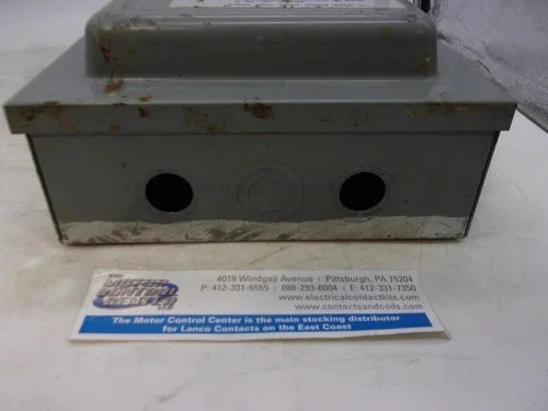 Cutler-Hammer DT321UGB Double Throw Safety Switch, 3-Pole, Non-Fusible, 30A, 240V, NEMA 1 — product image 7 of 10