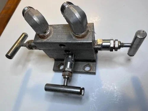 Anderson Greenwood M4TVS Instrument Manifold — primary product image