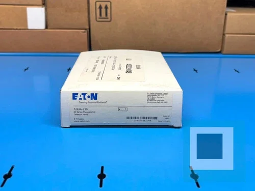 Eaton 1263A-210 60 Series Photoelectric Detector Head with 9 Ft Cable — primary product image
