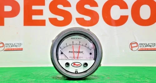 Dwyer Series 3000 Photohelic Differential Pressure Switch/Gauge Model 3005 — primary product image
