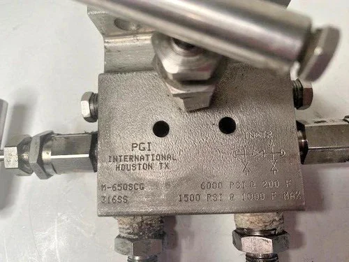 Parker PGI M-650SCG Transmitter Isolation Block & Bleed Valve 6000PSI SS — product image 2 of 4
