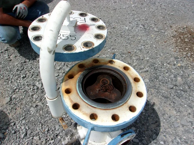 PECOFacet Vertical Gas Filter Housing 8-5/8 in x 16 in — product image 2 of 11