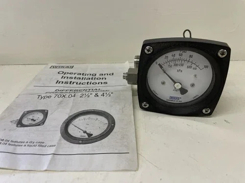 WIKA Model 700.04 2.5" Differential Pressure Gauge, 0-100 PSID, Viton Elastomers, Stainless Steel — primary product image
