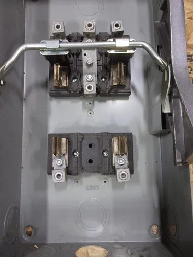 Gould ITE JN324 Fusible Safety Switch 200A 240V 3-Pole — product image 3 of 10