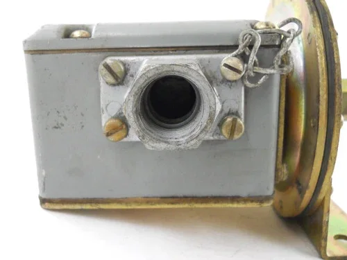 Square D Class 9012 Type AMW-1 Air Limit Switch — product image 3 of 6