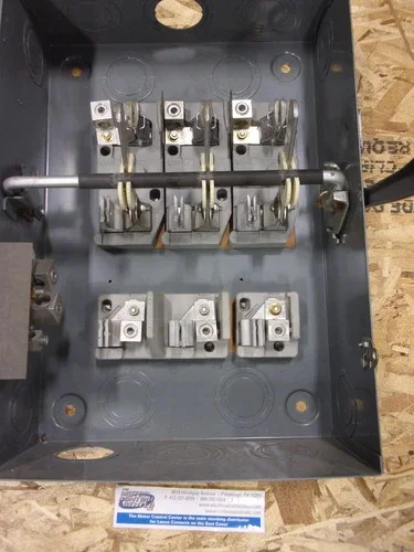 Cutler-Hammer DG324N General Duty Safety Switch, 3-Pole, Fusible, 200A, 240V, NEMA 1 — product image 3 of 8