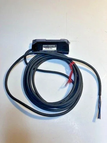 Keyence FS-V21 Fiber Optic Amplifier Main Unit with Cable NPN — primary product image