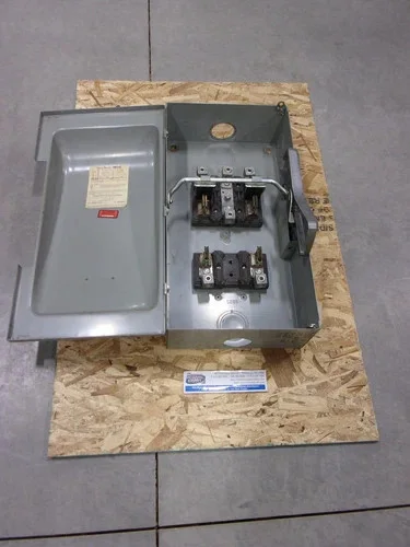 Gould ITE JN324 Fusible Safety Switch 200A 240V 3-Pole — product image 2 of 10