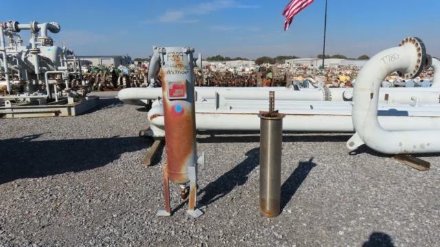 MC Welding & Fabrication Vertical Pressure Vessel 10.75in x 3ft3in — product image 7 of 10