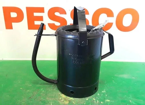 Plews Lubrimatic 75-668 8-Quart Lever Type Oiler with Flexible Spout — primary product image