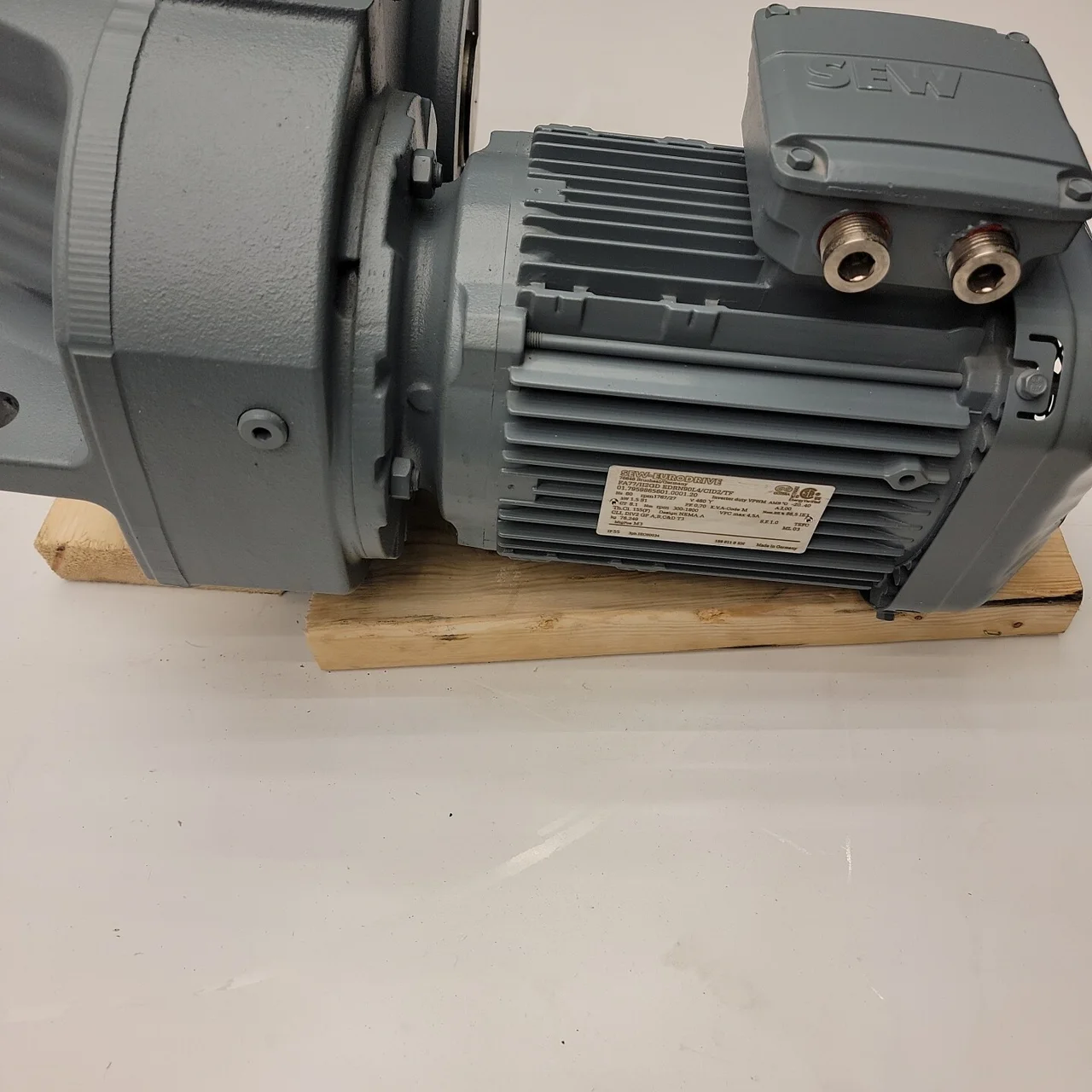 SEW-Eurodrive FA77/II2GD-EDRN90L4/CID2/TF Helical Gearmotor — product image 5 of 10