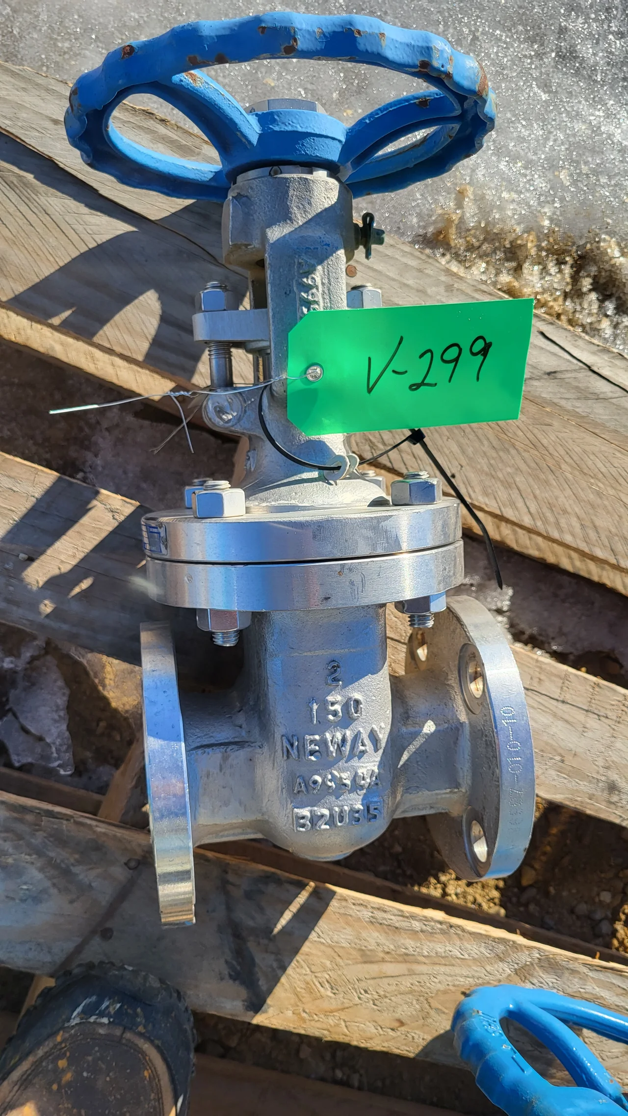 Neway 2-Inch Class 150 Stainless Steel Gate Valve Fig. No. G1RNF51/HFW-T-600 — product image 2 of 2