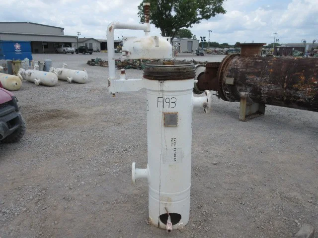 Hyco Corp Vertical Coalescing Filter Vessel, 16" x 3', SN 91-40 — product image 8 of 13