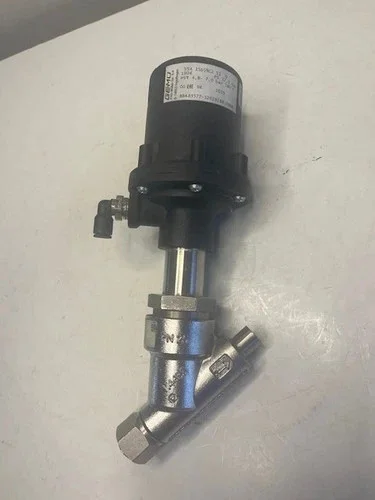 GEMÜ 554 15D59C1 51 Pneumatic Angle Seat Globe Valve DN15