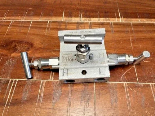 Swagelok SS-V3NBF8-FL-G 3-Valve Instrument Manifold