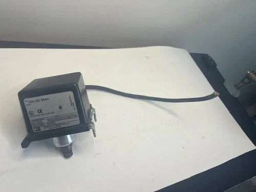 United Electric J54-25 9644 Pressure Switch