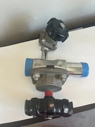 GEMÜ 612 Diaphragm Valve 2.5" DN65 with Drain Valve and Manual Operator