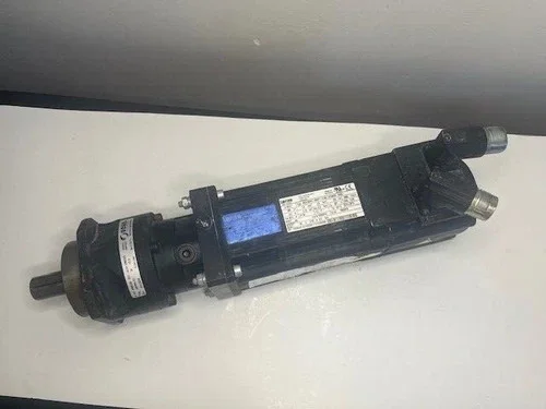 Lenze MCS 09H41-RS0P1-A14N-ST5800N-R0SU Synchronous Servo Motor with Vogel MPRN 01 Planetary Gearbox, 1.6 kW (2.15 HP)
