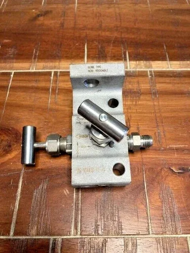 Swagelok SS-V2BF8-FL-G 2-Valve Instrument Manifold 1/2" Pressure Transmitter SS