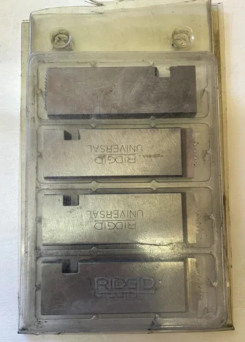 RIDGID Universal Pipe Threading Die Set 1/2" - 3/4" NPT