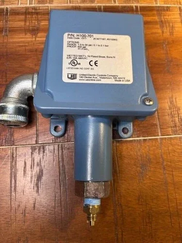 United Electric Controls H100-701 Pressure Switch